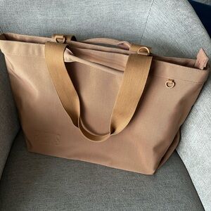 Travel Tote in Camel - BEIS
